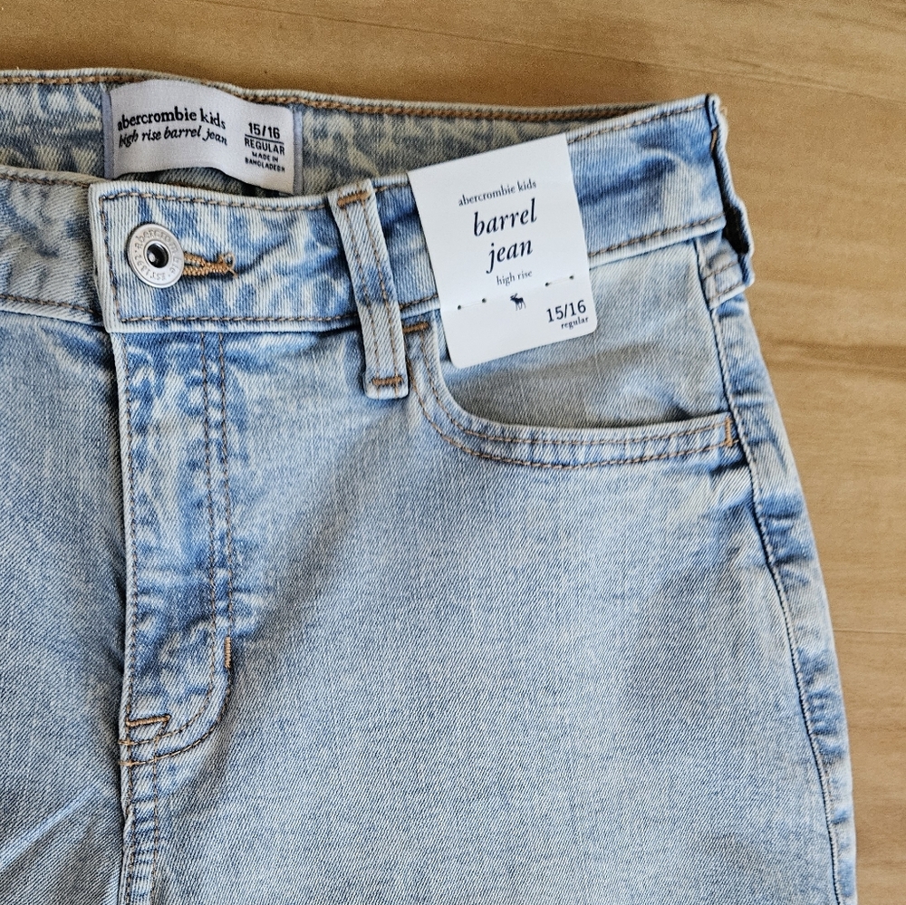NWT Abercrombie Kids High Rise Barrel Jeans Light Blue Denim Girls 15/16 - Picture 8 of 14